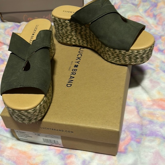 Lucky Brand Women's Green Wedge Sandals - Picture 1 of 5
